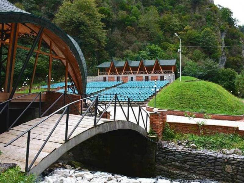 განახლდა და გალამაზდა ლეჩხუმის ერთ-ერთი სავიზიტო ბარათი